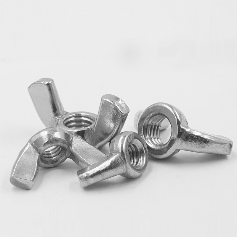 गोलाकार पंखांसह विंग नट